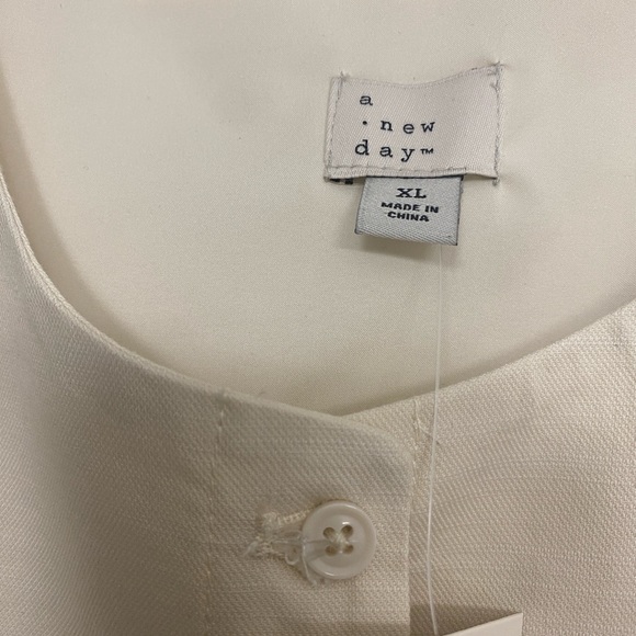 NEW - Cream Linen Vest - Picture 5 of 7